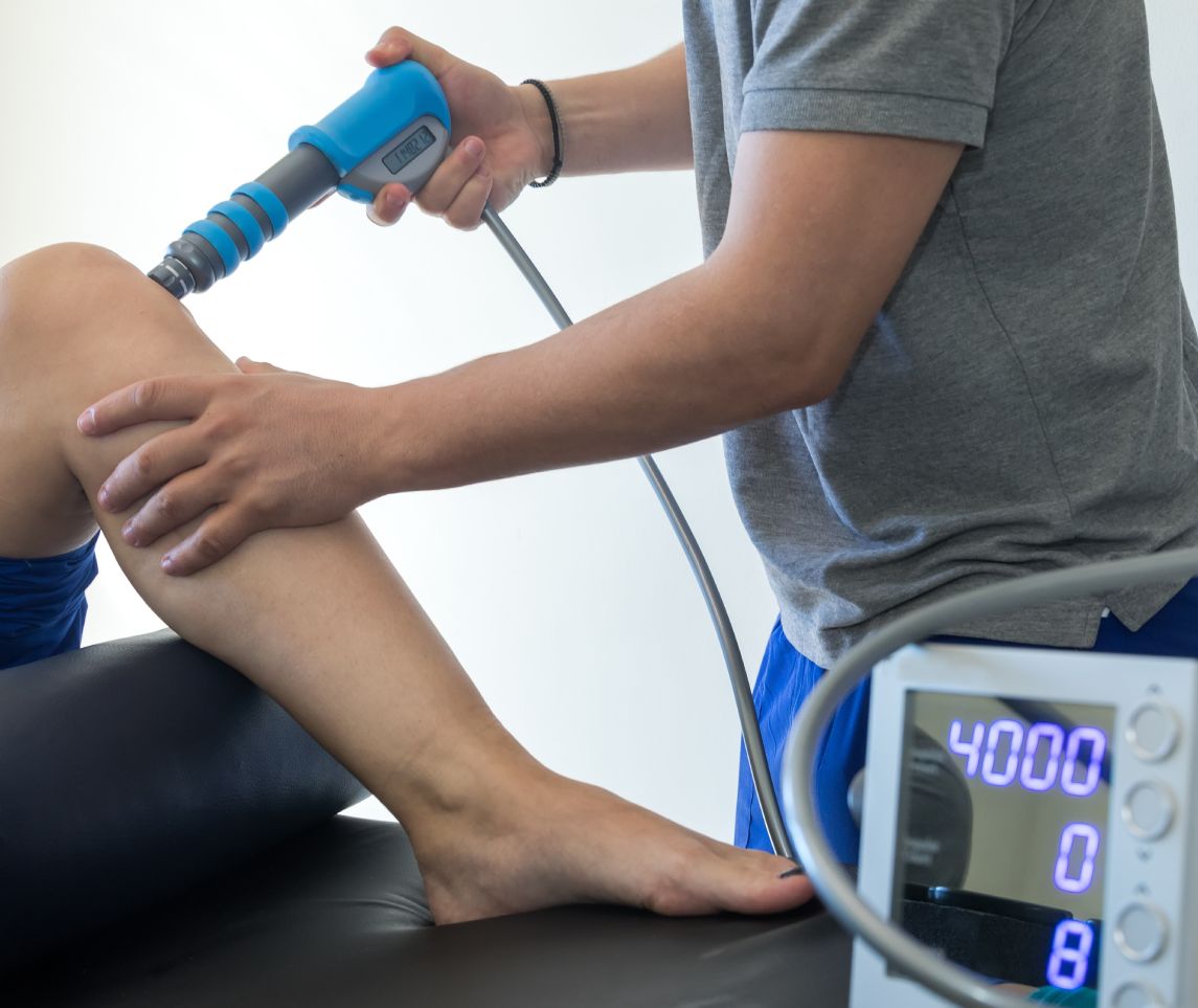 physical therapy of the knee and the foot with shock wave