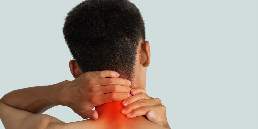 8 Ways a Chiropractor for Neck Pain Helps Desk-Bound Professionals Find Relief